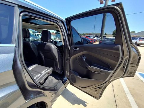 Used 2019 Ford Escape Titanium AWD/4WD image 36