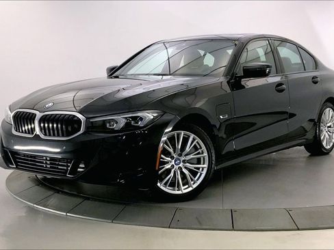 Certified 2023 BMW 330e w/ Convenience Package image 11