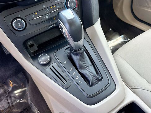 Used 2015 Ford Focus SE FWD image 16
