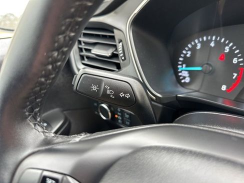 Used 2022 Ford Escape SE w/ SE Sport Appearance Package image 25