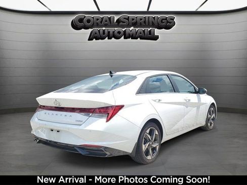 Used 2023 Hyundai Elantra Limited w/ Winter Weather Package FWD image 4