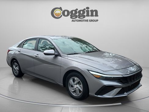 Certified 2024 Hyundai Elantra SE image 8