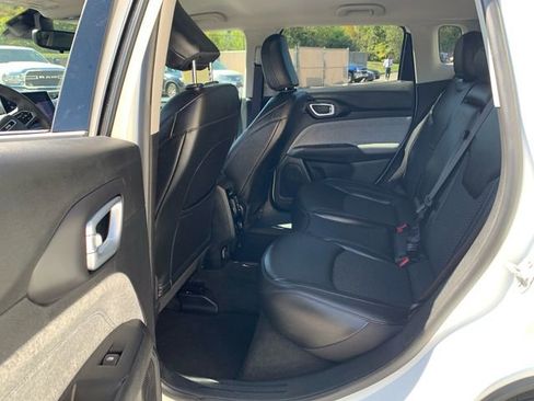 Used 2022 Jeep Compass Latitude image 16
