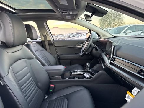 New 2025 Kia Sportage SX image 16
