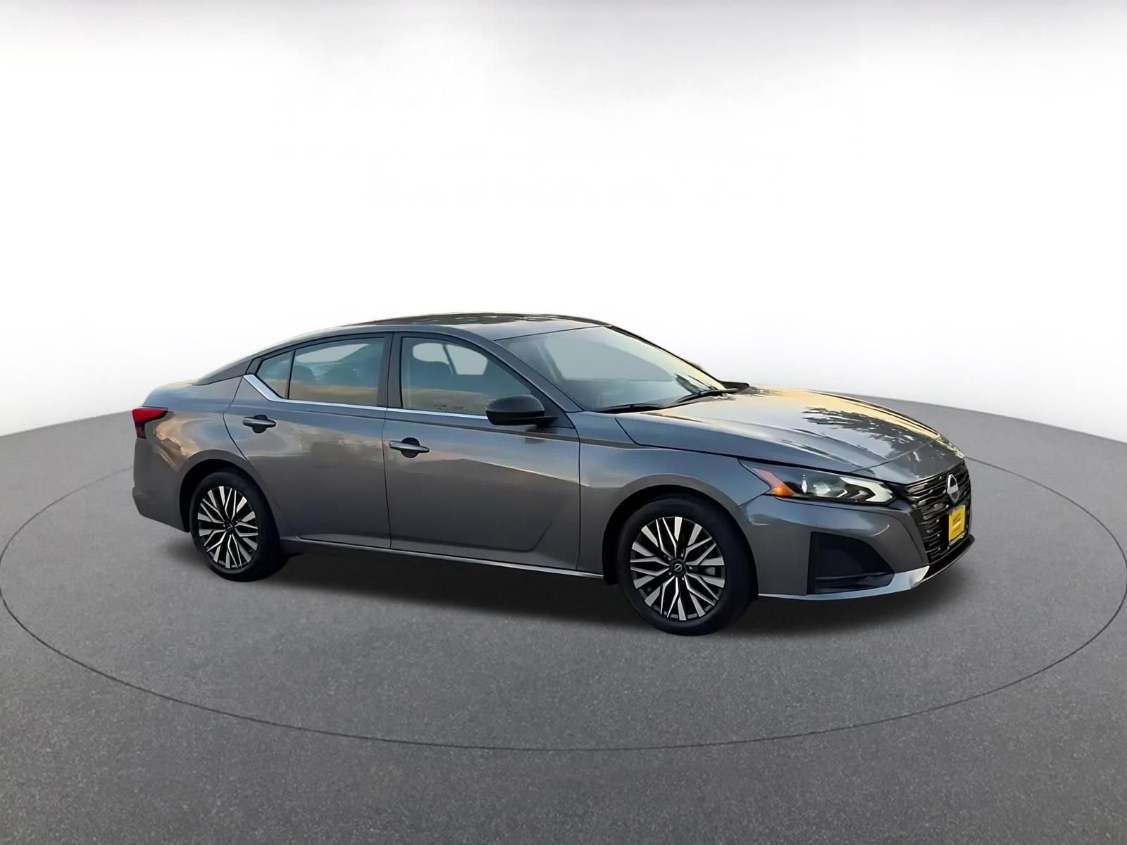 Used 2026 Nissan Altima 2.5 SV FWD image 2