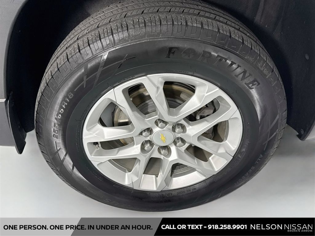 Used 2021 Chevrolet Traverse LT FWD image 31