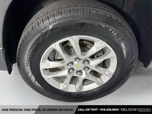 Used 2021 Chevrolet Traverse LT FWD image 31