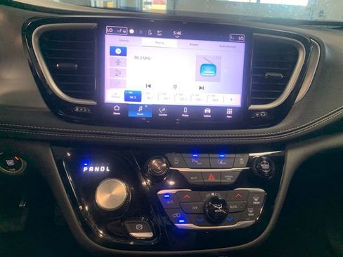 Used 2023 Chrysler Pacifica Touring-L w/ S Appearance Package FWD image 17