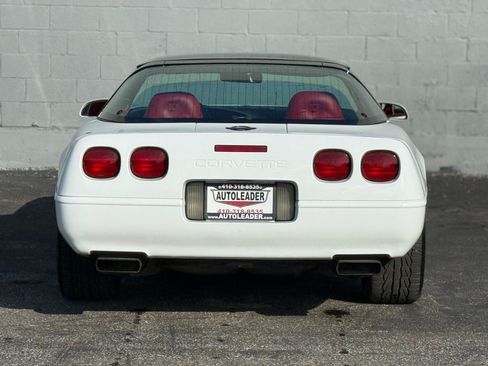 Used 1996 Chevrolet Corvette Coupe RWD image 3