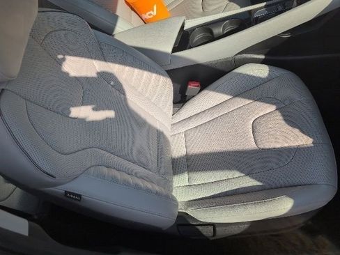 Used 2024 Hyundai Elantra Limited image 12