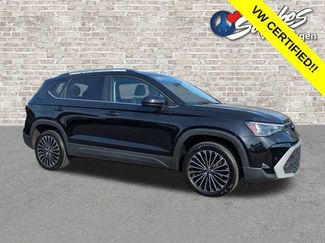 Certified 2025 Volkswagen Taos SE FWD video 2