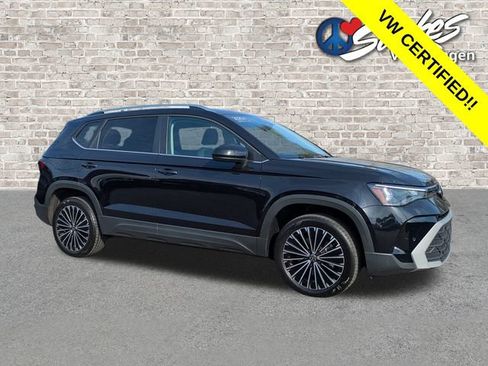 Certified 2025 Volkswagen Taos SE FWD image 2