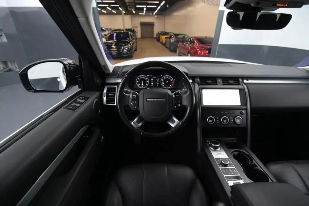 Used 2020 Land Rover Discovery Landmark AWD/4WD image 34