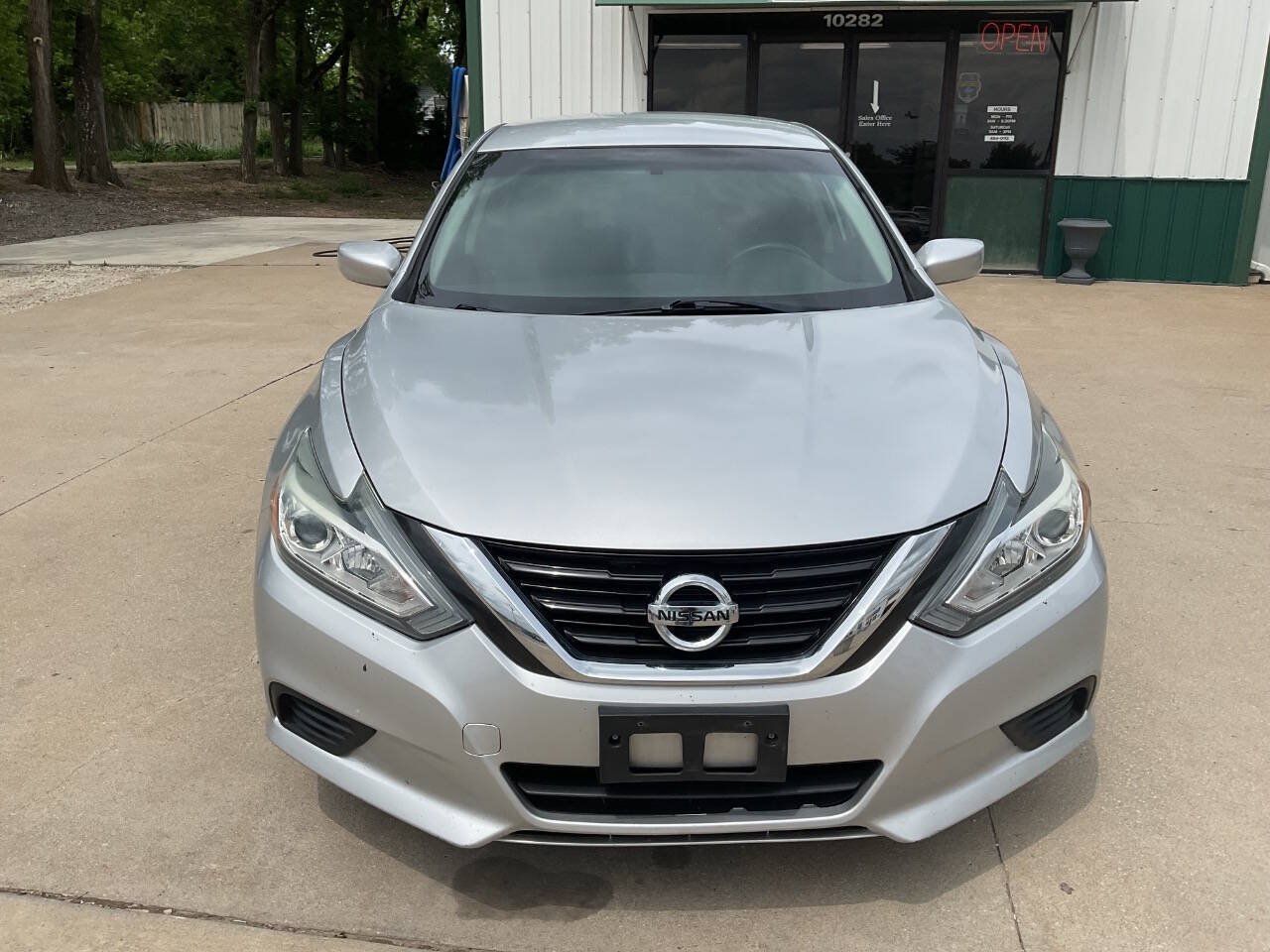 Used 2017 Nissan Altima 2.5 S w/ Power Driver Seat Package FWD image 4