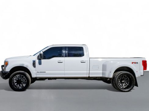 Used 2022 Ford F350 Lariat image 9