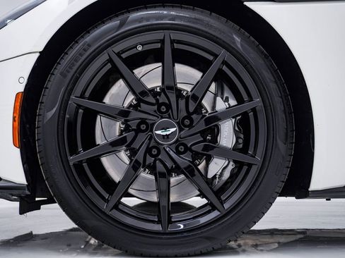 Used 2021 Aston Martin DB11 Coupe image 15