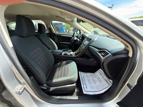 Used 2020 Ford Fusion SE FWD image 9