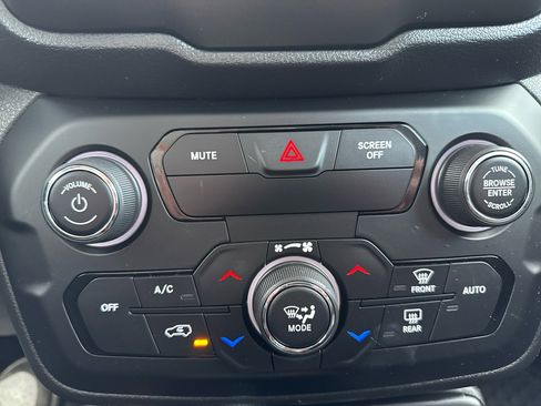 Used 2019 Jeep Renegade Trailhawk image 50