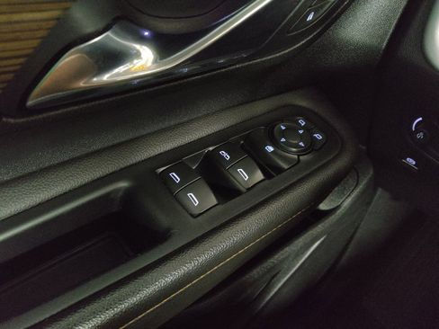 Used 2020 GMC Terrain SLE image 27