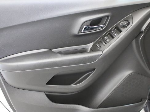 Used 2022 Chevrolet Trax LT AWD/4WD image 21