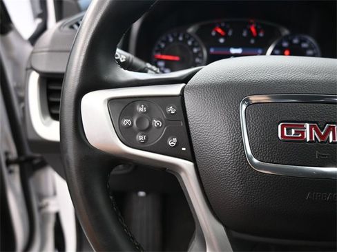 Used 2024 GMC Terrain SLT image 17