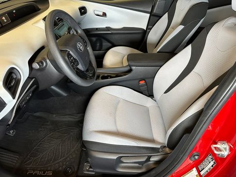 Used 2019 Toyota Prius LE FWD image 20