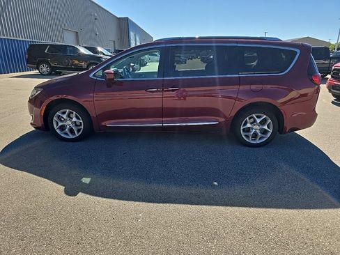 Used 2017 Chrysler Pacifica Touring-L Plus w/ Tire & Wheel Group FWD image 3