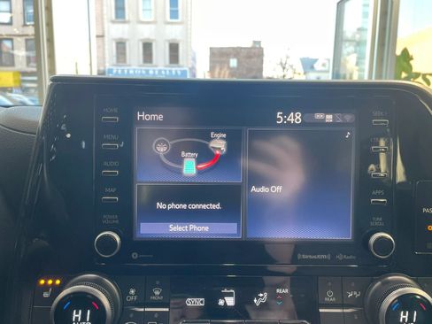 Used 2021 Toyota Highlander XLE AWD/4WD image 12