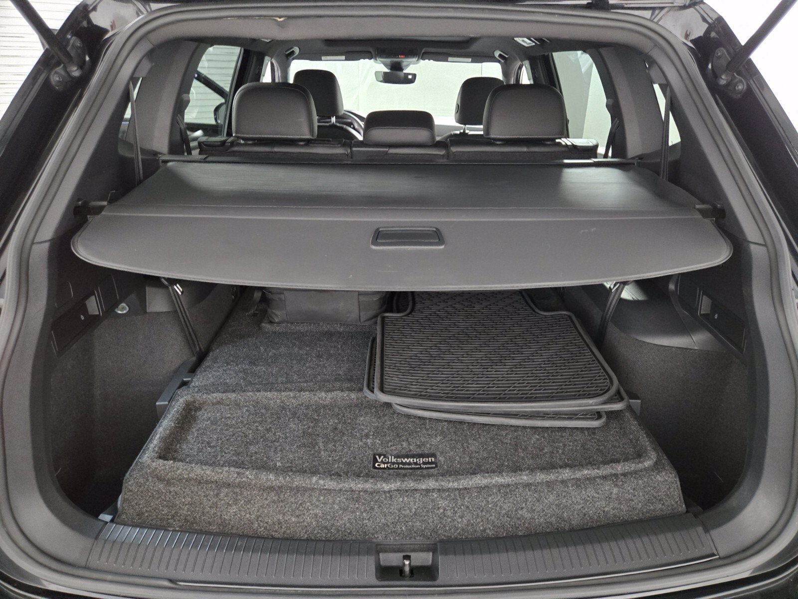 Used 2022 Volkswagen Tiguan SE R-Line FWD image 16