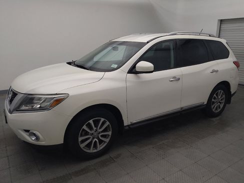 Used 2015 Nissan Pathfinder SL w/ Cargo Package FWD image 2
