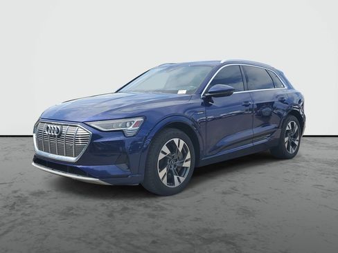 Used 2022 Audi e-tron Premium Plus w/ Premium Plus Package AWD/4WD image 2