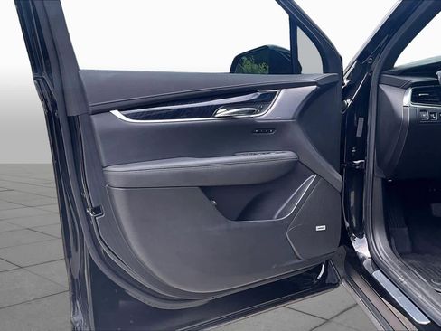 Used 2025 Cadillac XT6 Premium Luxury w/ Technology Package FWD image 21