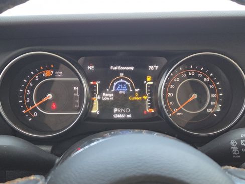 Used 2021 Jeep Wrangler Unlimited Sahara AWD/4WD image 25