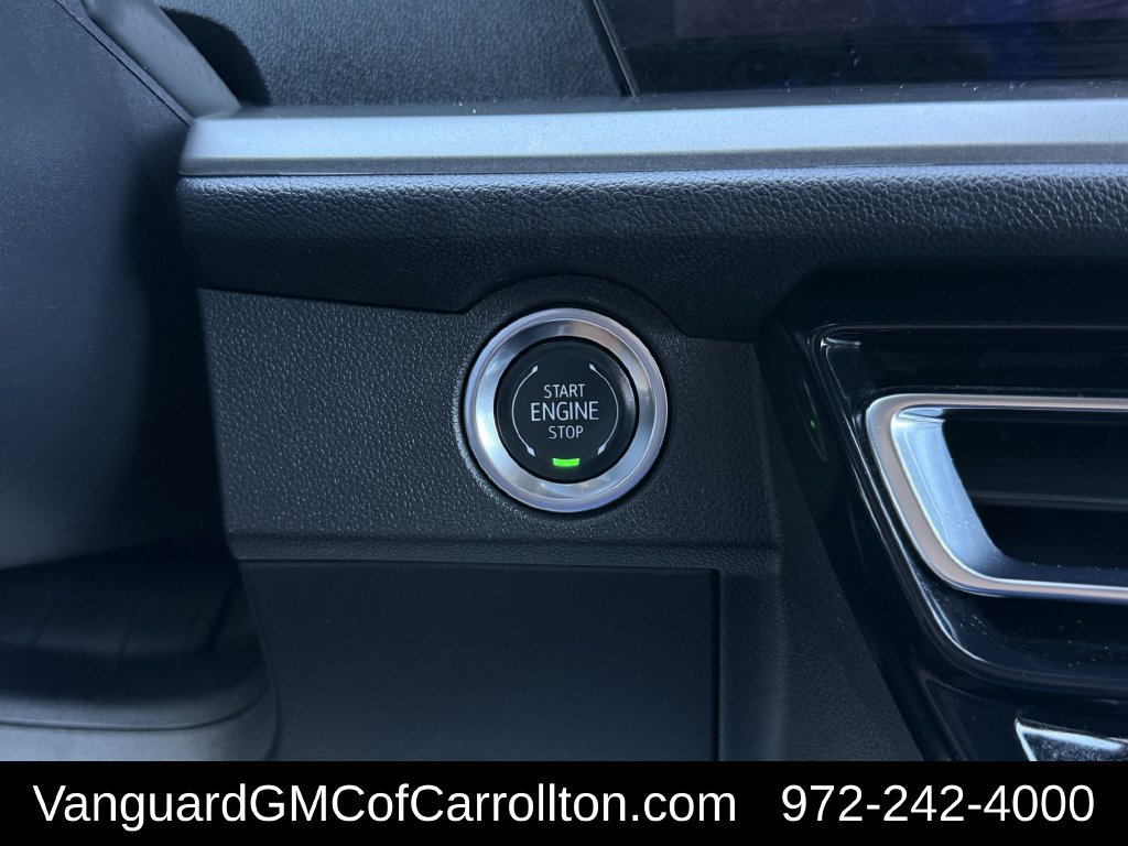 Used 2025 Chevrolet Traverse LT FWD image 23