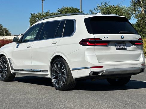 Used 2023 BMW X7 xDrive40i w/ Premium Package image 3