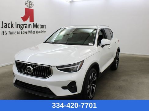 Used 2024 Volvo XC40 B5 Plus w/ Protection Package AWD/4WD image 1