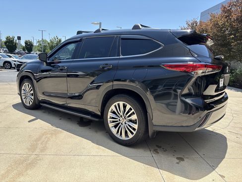 Used 2023 Toyota Highlander Platinum AWD/4WD image 6
