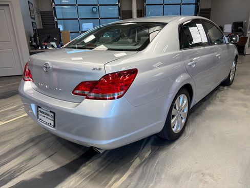 Used 2005 Toyota Avalon XLS FWD image 32