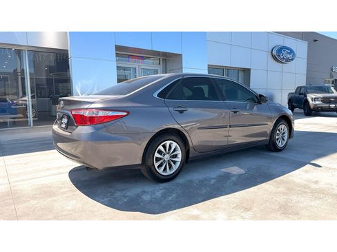 Used 2017 Toyota Camry LE FWD image 7