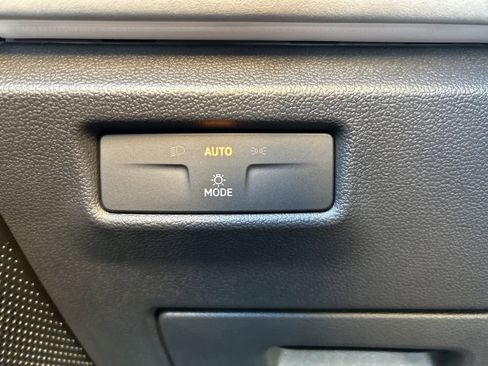 New 2026 Volkswagen Tiguan SE R-Line FWD image 32