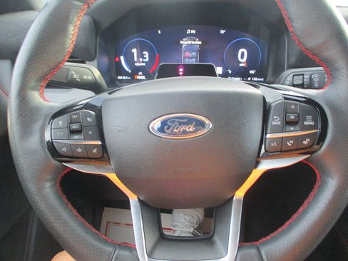 Used 2025 Ford Explorer ST-Line w/ ST-Line Street Pack AWD/4WD image 11
