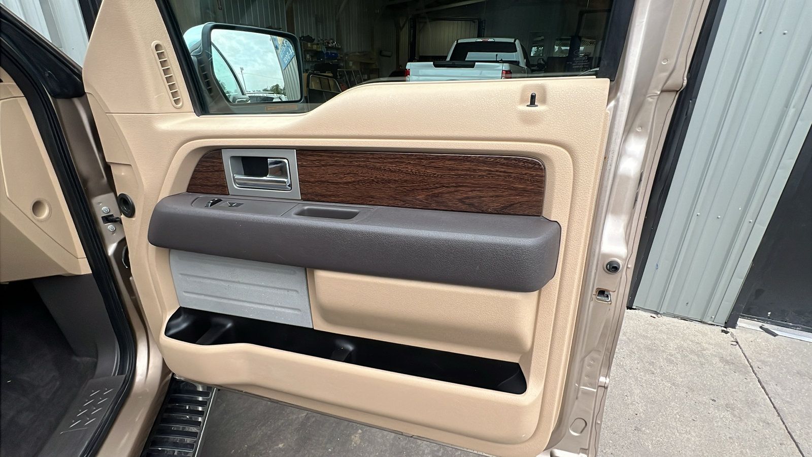Used 2013 Ford F150 Lariat w/ Lariat Chrome Pkg AWD/4WD image 19