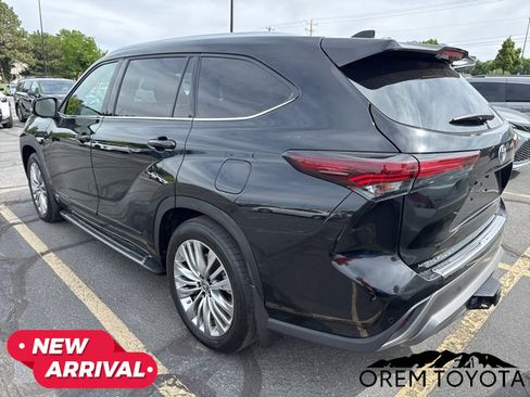 Used 2024 Toyota Highlander Platinum AWD/4WD image 18