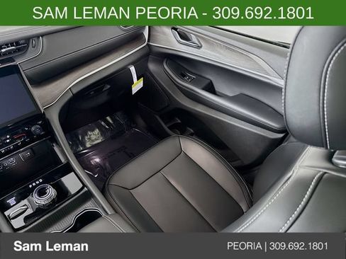 New 2025 Jeep Grand Cherokee Limited w/ Black Appearance Package AWD/4WD image 24