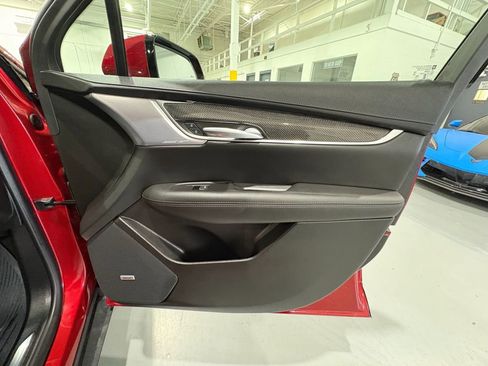 Used 2025 Cadillac XT5 Sportv w/ Technology Package AWD/4WD image 52