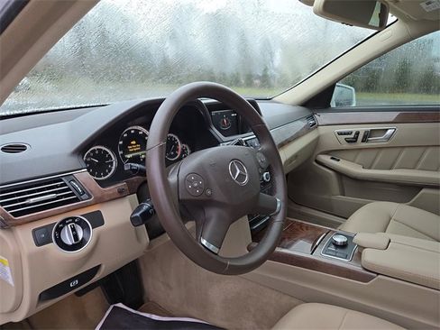 Used 2013 Mercedes-Benz E 350 Sedan image 24