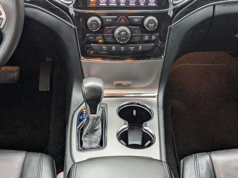 Used 2022 Jeep Grand Cherokee Limited w/ Tech Group image 17