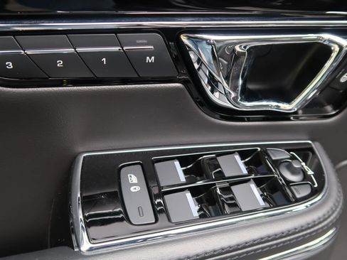 Used 2019 Jaguar XJ R-Sport image 29