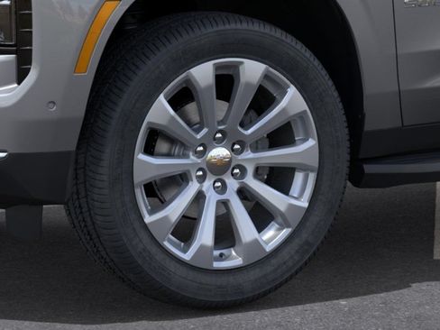 New 2026 Chevrolet Suburban Premier w/ Sun And Tow Package AWD/4WD image 12