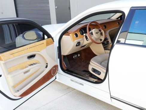Used 2012 Bentley Mulsanne RWD image 21